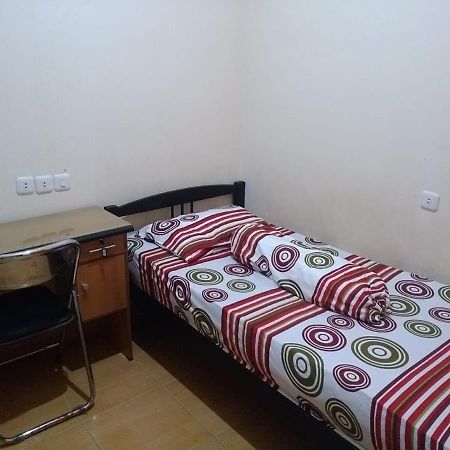 Danyshom Hotel Cikarang Exterior foto