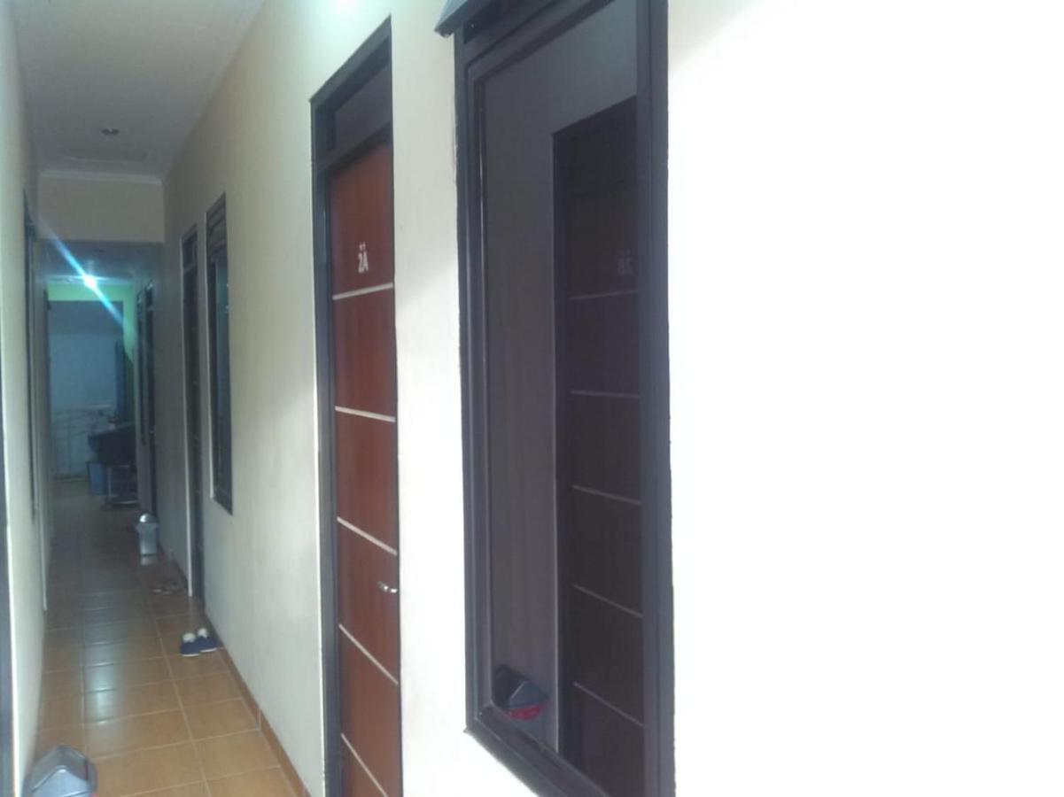 Danyshom Hotel Cikarang Exterior foto