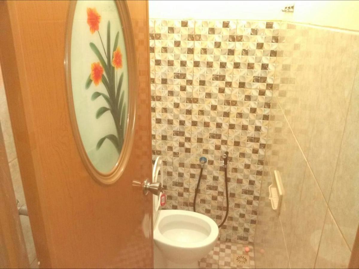 Danyshom Hotel Cikarang Exterior foto