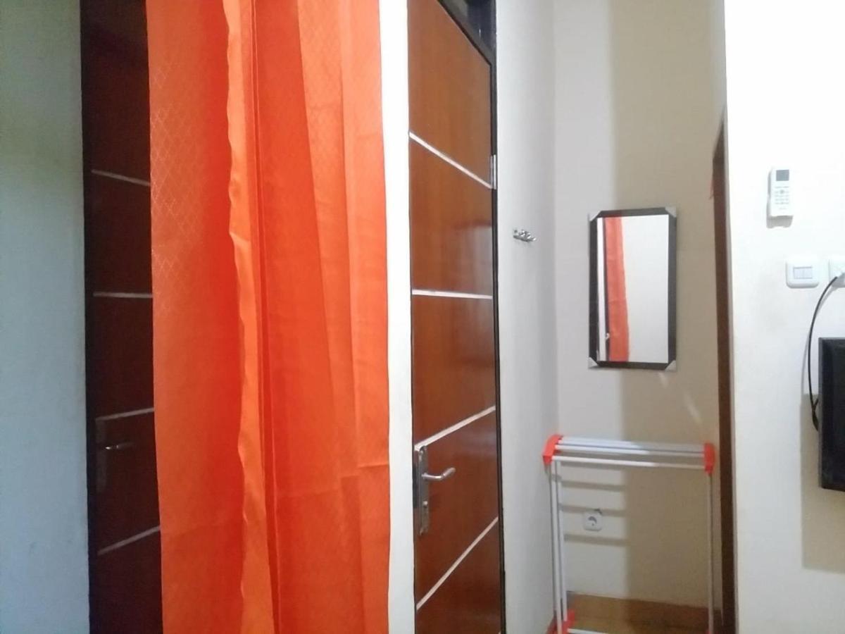 Danyshom Hotel Cikarang Exterior foto