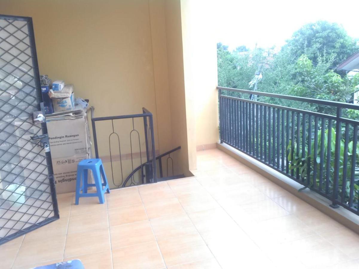 Danyshom Hotel Cikarang Exterior foto